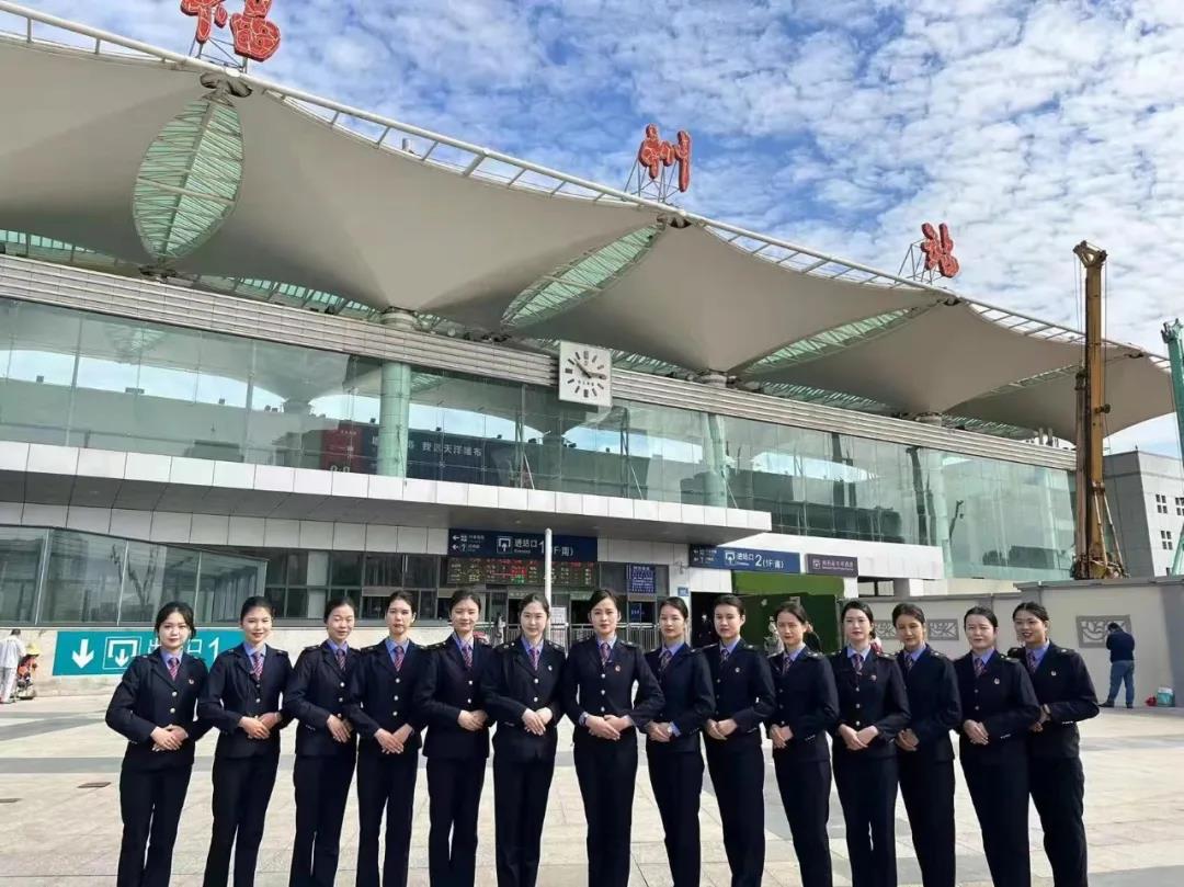 锦绣前程 | 川科鼎利学院优秀学子赴福建高铁乘服实习就业 川科中德 3天前(图1)