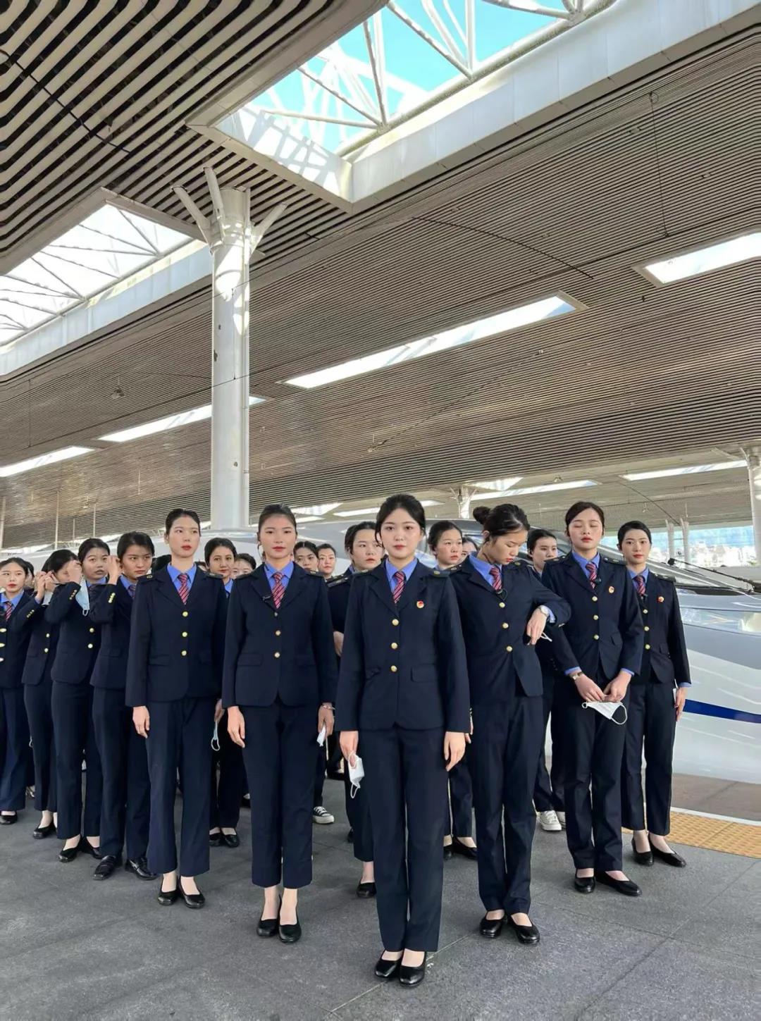 锦绣前程 | 川科鼎利学院优秀学子赴福建高铁乘服实习就业 川科中德 3天前(图2)