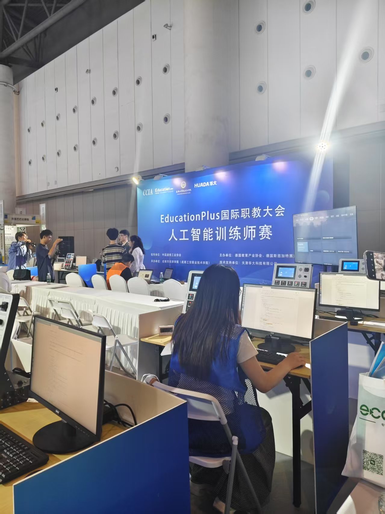 人工智能学院借国际职教大会东风 赋能 AI 人才培养新突破(图8)