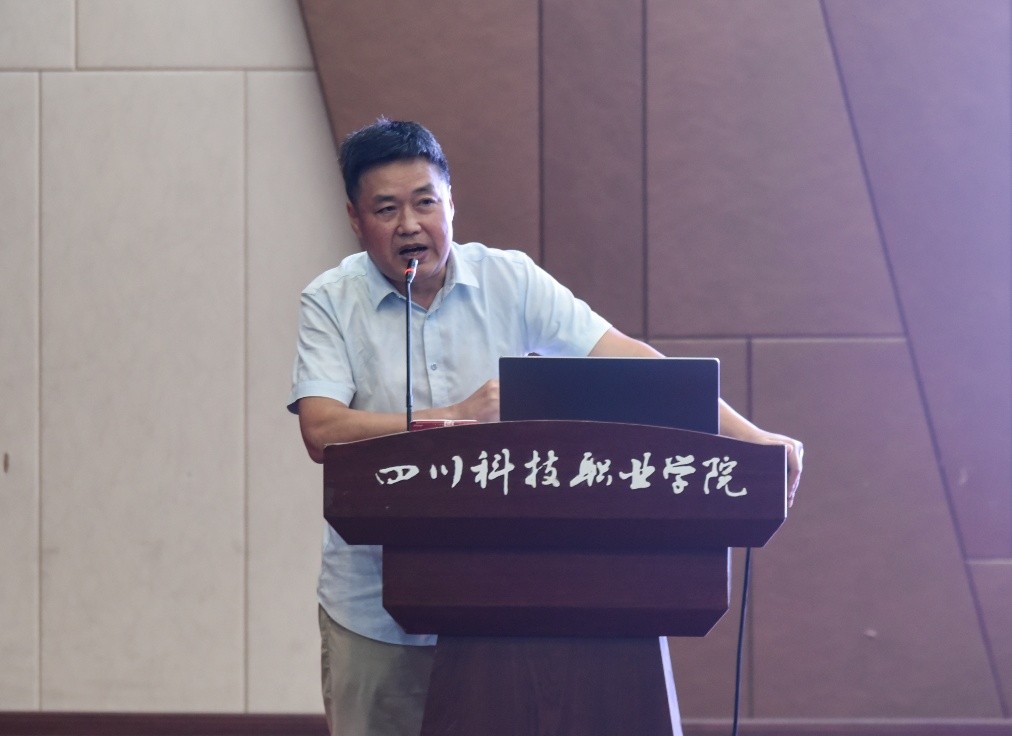 我校 “AIGC技术应用与教育创新”专题培训讲座圆满举行(图4)